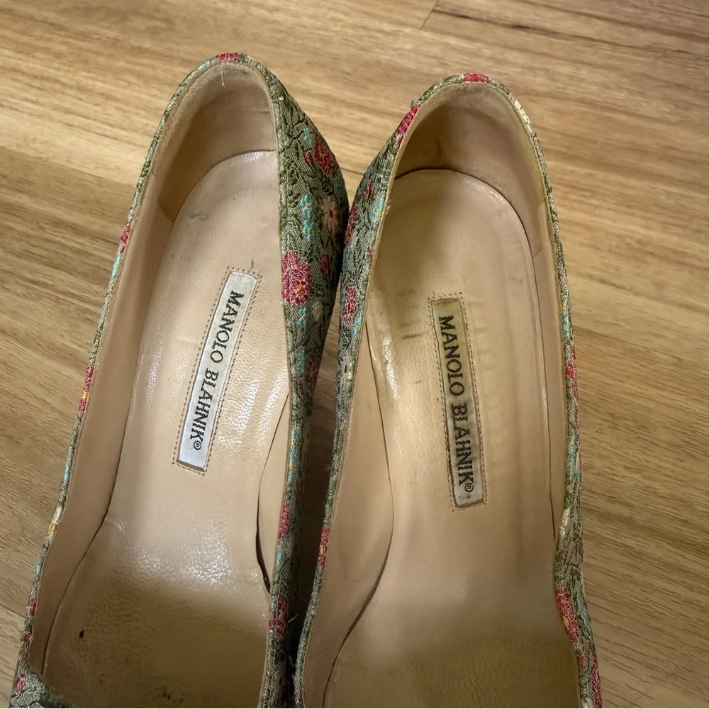Manolo Blahnik Floral Silk Pumps Heels - Picture 7 of 12